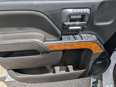2017 Chevrolet 3500 Crew Cab, $35900. Photo 11