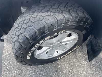 2013 GMC 1500 Ext Cab, $13990. Photo 11