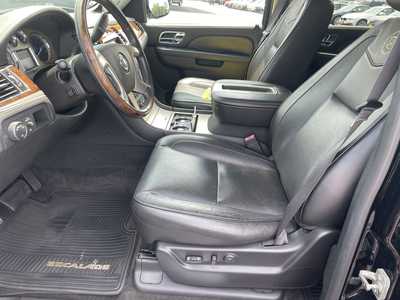 2014 Cadillac Escalade ESV, $28986. Photo 12
