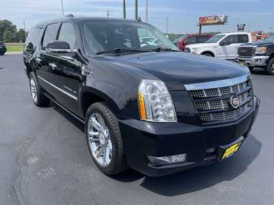 2014 Cadillac Escalade ESV, $28986. Photo 2