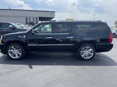 2014 Cadillac Escalade ESV, $28986. Photo 5