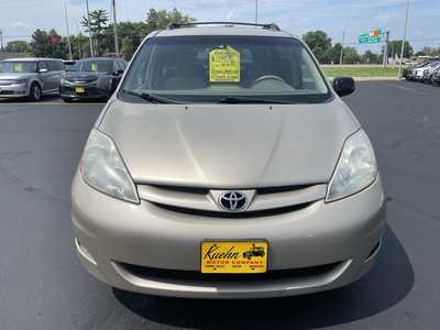 2010 Toyota Sienna, $17997. Photo 3