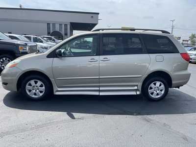2010 Toyota Sienna, $17997. Photo 5
