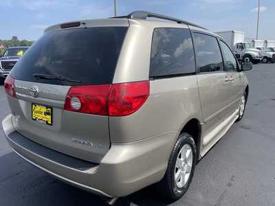 2010 Toyota Sienna, $17997. Photo 8