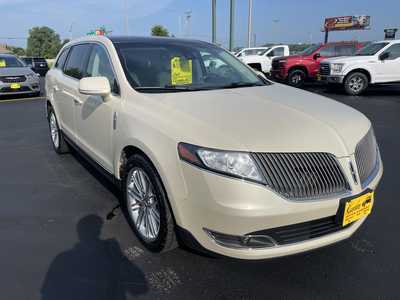 2015 Lincoln MKT, $11997. Photo 2