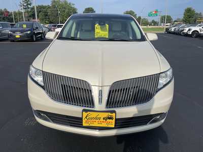 2015 Lincoln MKT, $11997. Photo 3