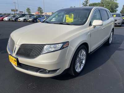 2015 Lincoln MKT, $11997. Photo 4