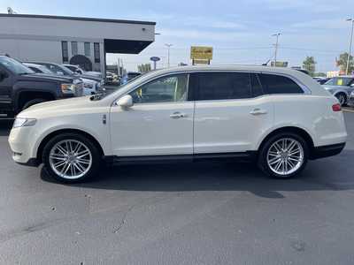 2015 Lincoln MKT, $11997. Photo 5