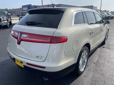 2015 Lincoln MKT, $11997. Photo 8