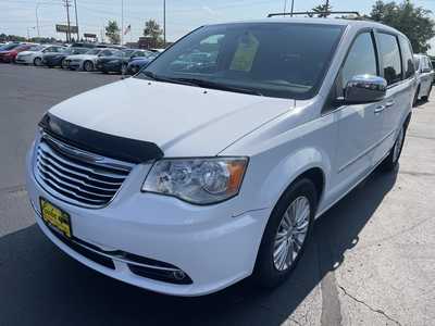 2016 Chrysler Town & Country, $15497. Photo 4
