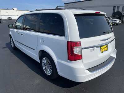 2016 Chrysler Town & Country, $15497. Photo 6