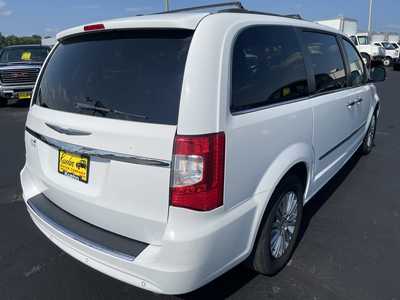 2016 Chrysler Town & Country, $15497. Photo 8