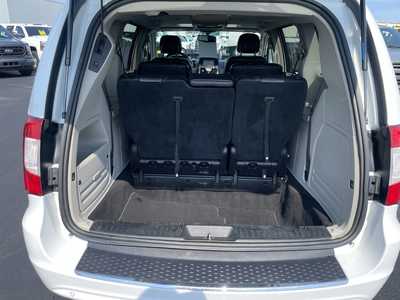 2016 Chrysler Town & Country, $15497. Photo 9