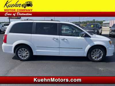 2016 Chrysler Town & Country, $15497. Photo 1