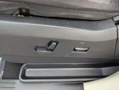2014 Chrysler Town & Country, $8247. Photo 12