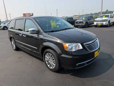 2014 Chrysler Town & Country, $8247. Photo 2