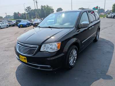 2014 Chrysler Town & Country, $8247. Photo 4