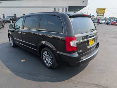 2014 Chrysler Town & Country, $8247. Photo 6