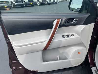 2013 Toyota Highlander, $11997. Photo 11