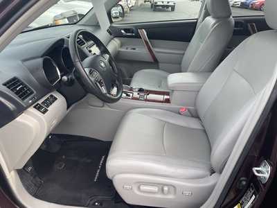 2013 Toyota Highlander, $11997. Photo 12