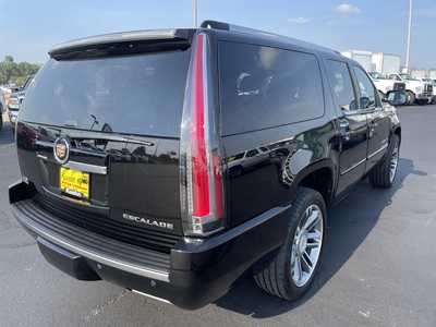 2013 Cadillac Escalade ESV, $13997. Photo 8