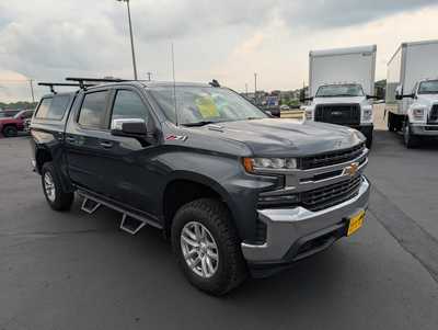 2020 Chevrolet 1500 Crew Cab, $28997. Photo 2