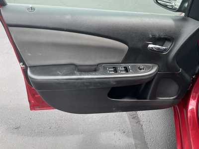 2011 Chrysler 200, $5495. Photo 11