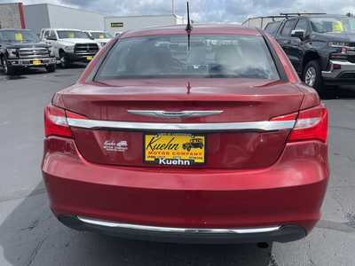 2011 Chrysler 200, $5495. Photo 7