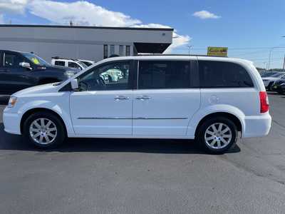 2016 Chrysler Town & Country, $6495. Photo 5
