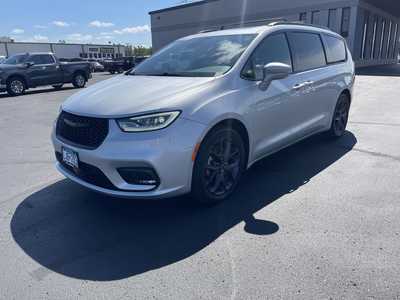 2022 Chrysler Pacifica, $28995. Photo 2