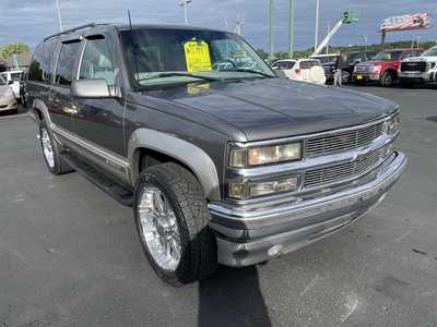 1999 Chevrolet Suburban, $15998. Photo 2