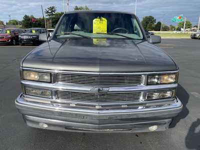 1999 Chevrolet Suburban, $15998. Photo 3