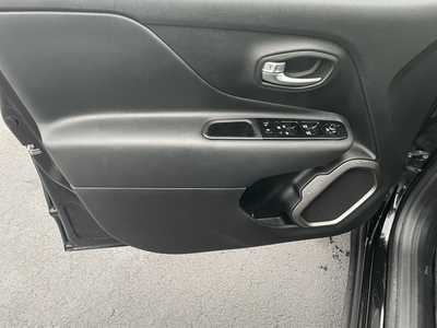 2022 Jeep Renegade, $23998. Photo 11