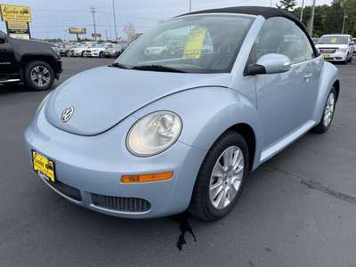 2009 Volkswagen Beetle, $9997. Photo 4