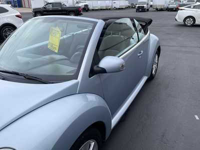 2009 Volkswagen Beetle, $9997. Photo 9