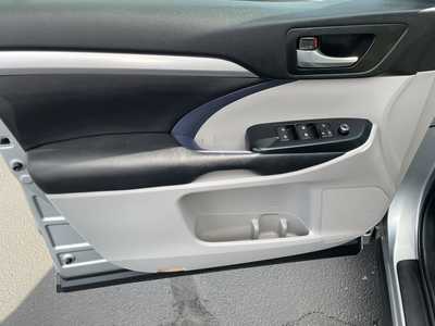 2017 Toyota Highlander, $22985. Photo 11