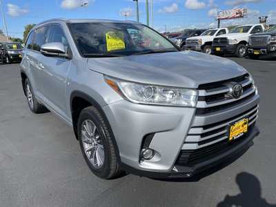 2017 Toyota Highlander, $22985. Photo 2
