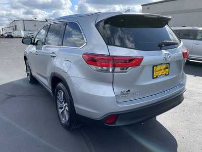 2017 Toyota Highlander, $22985. Photo 6
