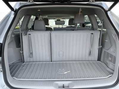 2017 Toyota Highlander, $22985. Photo 9