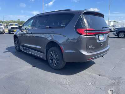 2021 Chrysler Pacifica, $51995. Photo 3