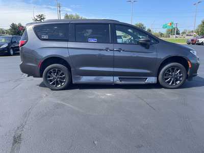 2021 Chrysler Pacifica, $51995. Photo 6
