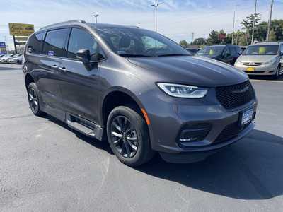2021 Chrysler Pacifica, $51995. Photo 7