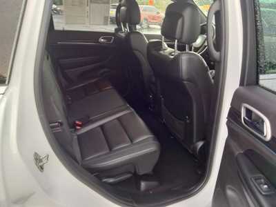 2020 Jeep Grand Cherokee, $25987. Photo 12