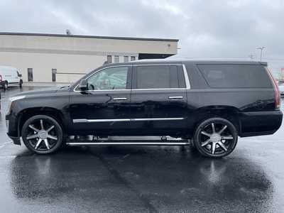 2016 Cadillac Escalade ESV, $11995. Photo 5