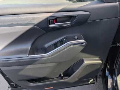 2021 Toyota Highlander, $36937. Photo 10