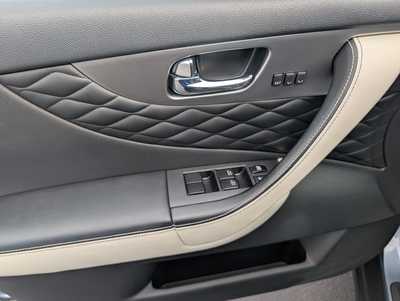 2017 Infiniti QX70, $15992. Photo 10