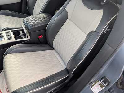 2017 Infiniti QX70, $15992. Photo 11