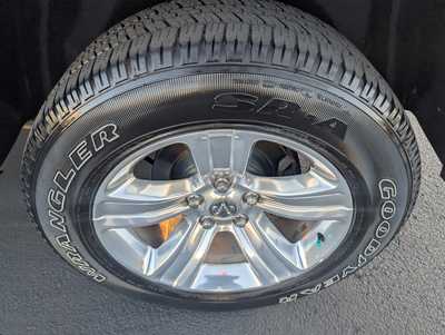 2017 RAM 1500 Crew Cab, $29989. Photo 9