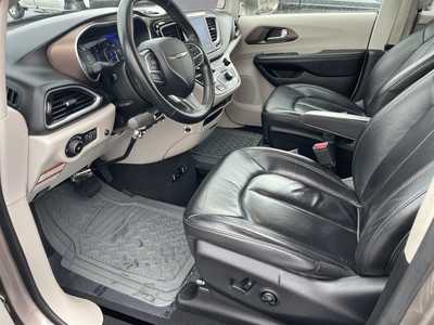2017 Chrysler Pacifica, $35987. Photo 12