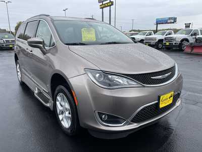2017 Chrysler Pacifica, $35987. Photo 2